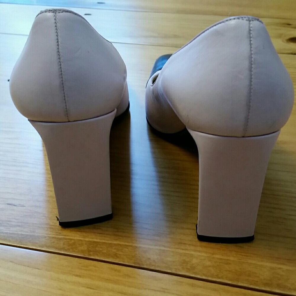 St John Italian leather two-tone heels - Picture 3 of 7